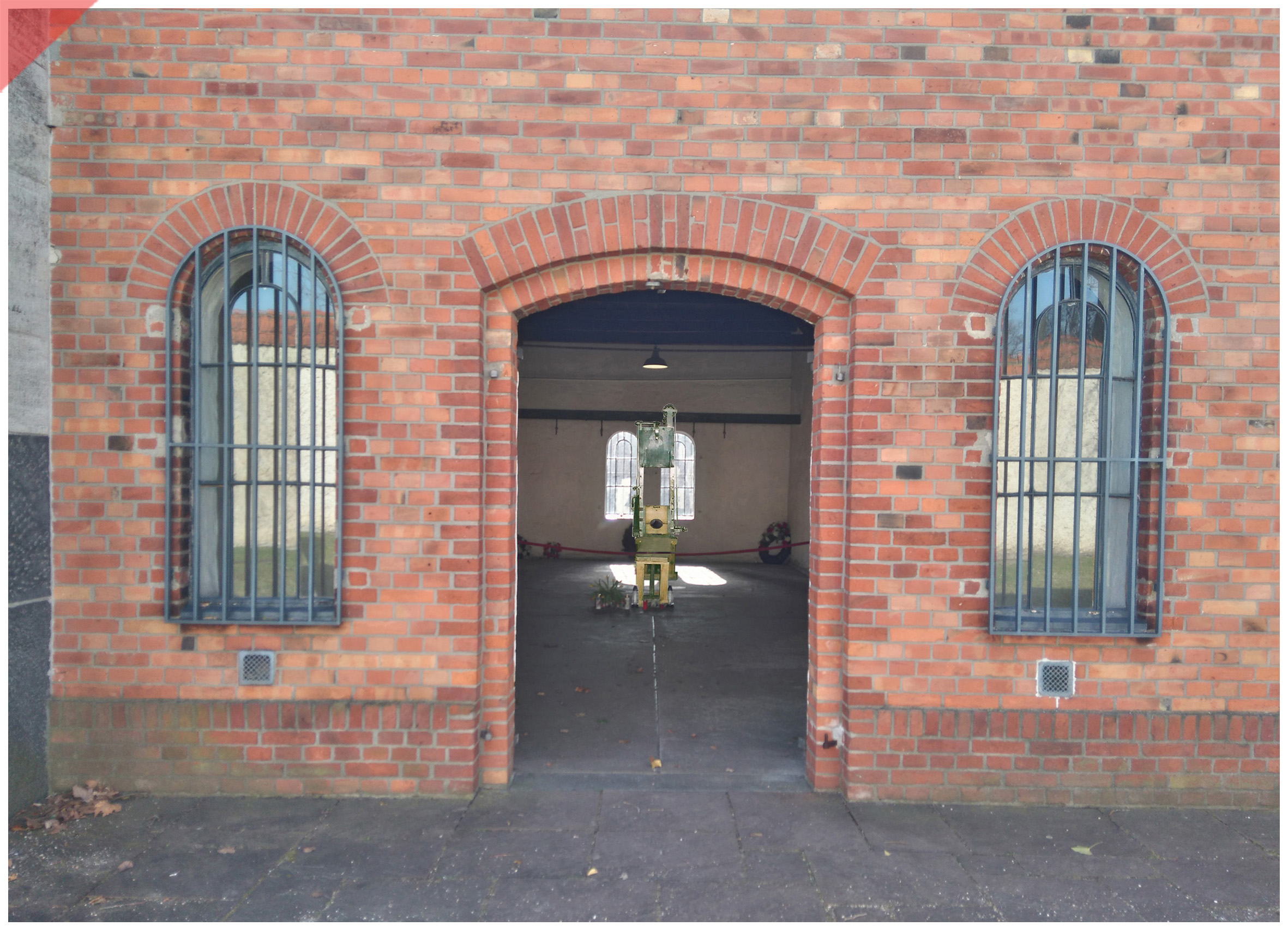 Plötzensee-Ploetzensee-Eingang-Tür-Prison-Gefängnis-Gedenkstätte-Fallbeil-T-Mannhardt-in-color-Brandenburg-Goerden-Görden-Guillotine-Roettger-20th-July-1944-Assassination-Stauffenberg-Plötzensee-entrance-door